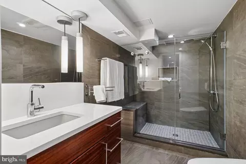 Bath - 511 7th St NE, Washington, DC 20002 photo 2 of 3