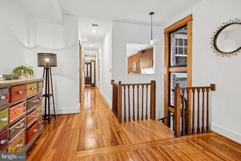 Entry Way - 511 7th St NE, Washington, DC 20002 photo 2 of 4