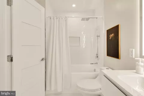 Bath - 1516 Levis St NE #2, Washington, DC 20002 photo 8 of 8