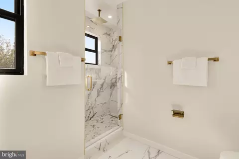 Bath - 1516 Levis St NE #2, Washington, DC 20002 photo 3 of 8