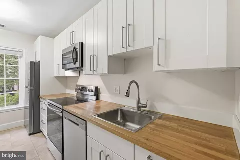 Kitchen - 3287 Sutton Pl NW #A, Washington, DC 20016 photo 2 of 2