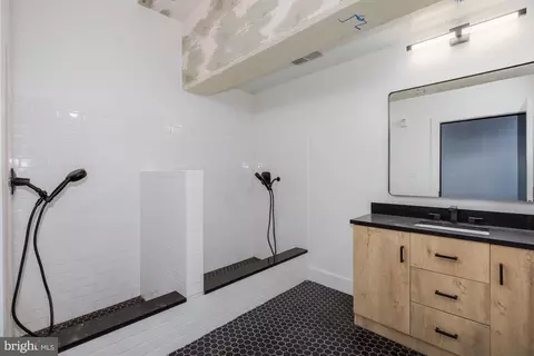 Bath - 901 3rd St NE #302, Washington, DC 20002 photo 3 of 3