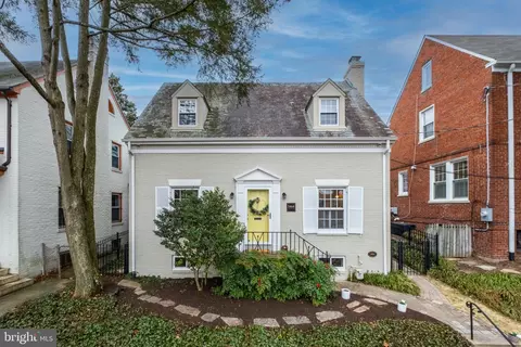 5464 30th Pl NW, Washington, DC 20015