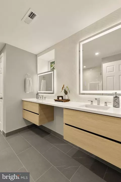 Bath - 3544 Appleton St NW, Washington, DC 20008 photo 9 of 10