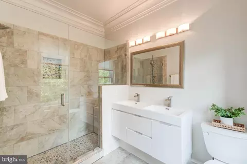 Bath - 820 7th St NE, Washington, DC 20002 photo 1 of 4
