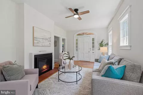 4323 Fessenden St NW, Washington, DC 20016