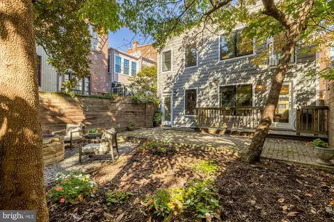 Exterior - 407 Independence Ave SE, Washington, DC 20003 photo 6 of 7