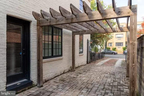 Exterior - 407 Independence Ave SE, Washington, DC 20003 photo 2 of 7