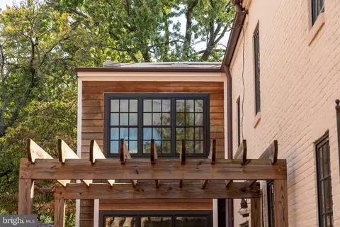 Exterior - 407 Independence Ave SE, Washington, DC 20003 photo 3 of 7