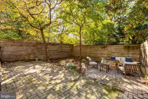 Exterior - 407 Independence Ave SE, Washington, DC 20003 photo 5 of 7