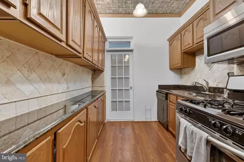 Entry Way - 15 3rd St NE, Washington, DC 20002 photo 3 of 5