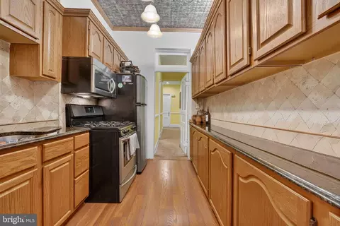 Entry Way - 15 3rd St NE, Washington, DC 20002 photo 4 of 5