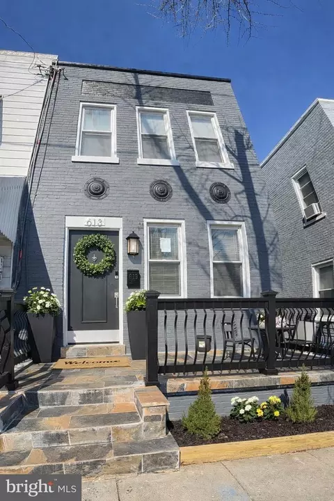 613 Roxboro Pl NW, Washington, DC 20011