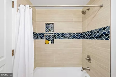 Bath - 616 E Street St NW #1151, Washington, DC 20004 photo 2 of 6