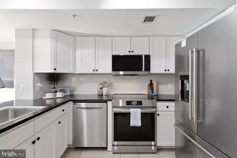 Kitchen - 616 E Street St NW #1151, Washington, DC 20004 photo 2 of 4