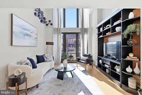 Living - 616 E Street St NW #1151, Washington, DC 20004 photo 1 of 4