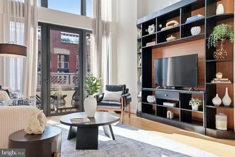 Living - 616 E Street St NW #1151, Washington, DC 20004 photo 2 of 4