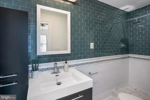Bath - 1307 Wallach Pl NW, Washington, DC 20009 photo 1 of 3