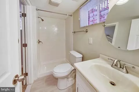 Bath - 1145 46th Pl SE, Washington, DC 20019 photo 4 of 5