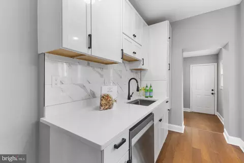 Entry Way - 914 5th St NE, Washington, DC 20002 photo 4 of 8