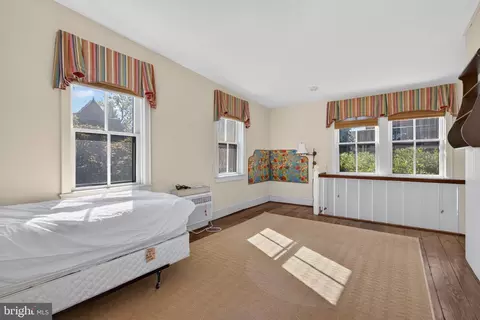 Bedroom - 154 11th St SE, Washington, DC 20003 photo 11 of 12