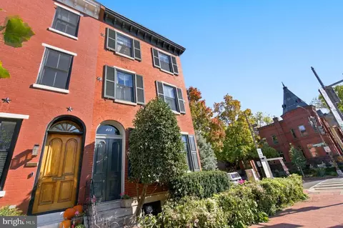 154 11th St SE, Washington, DC 20003