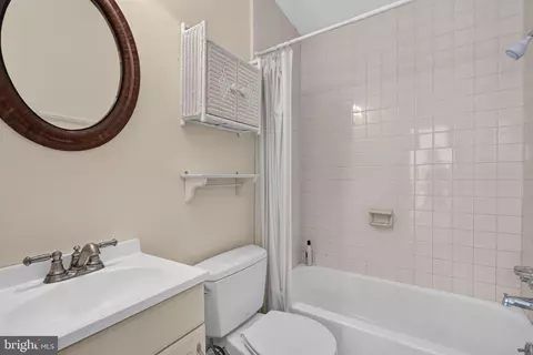 Bath - 154 11th St SE, Washington, DC 20003 photo 6 of 6