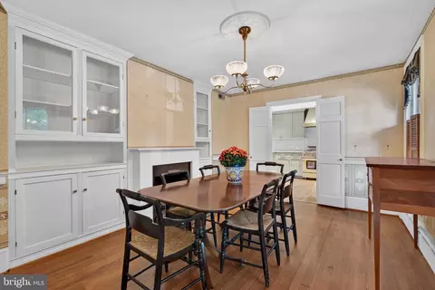 Dining - 154 11th St SE, Washington, DC 20003 photo 1 of 4