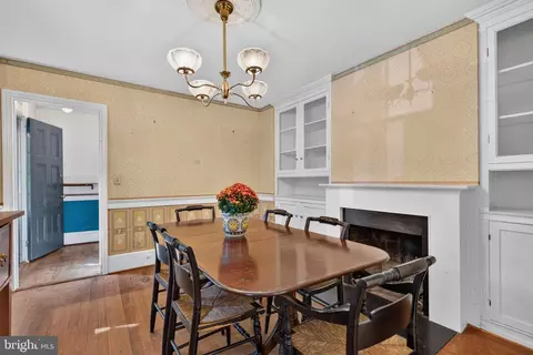 Dining - 154 11th St SE, Washington, DC 20003 photo 3 of 4