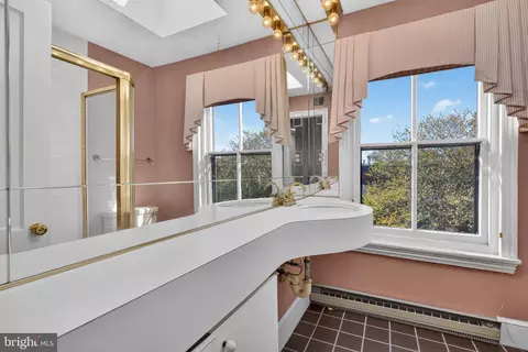 Bath - 154 11th St SE, Washington, DC 20003 photo 5 of 6