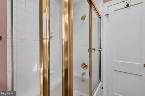 Bath - 154 11th St SE, Washington, DC 20003 photo 4 of 6