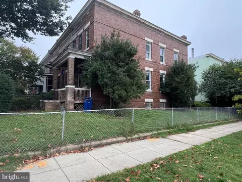 560 14th St SE, Washington, DC 20003 photo 2