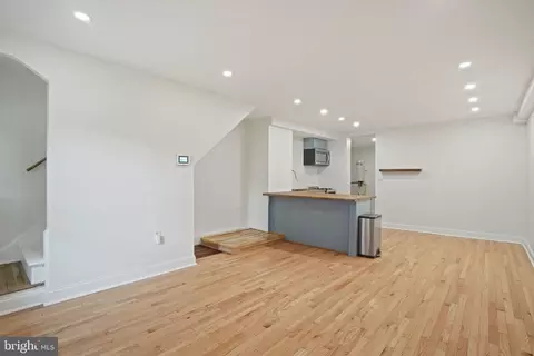 Living - 28 35th St NE, Washington, DC 20019 photo 2 of 4