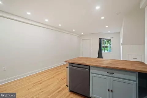 Living - 28 35th St NE, Washington, DC 20019 photo 3 of 4