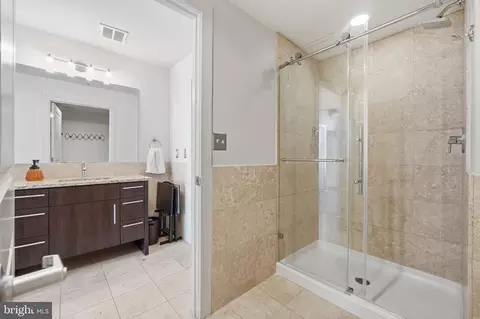 Bath - 2301 Champlain St NW #414, Washington, DC 20009 photo 2 of 3