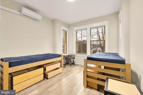 Bedroom - 500 9th St SE, Washington, DC 20003 photo 4 of 8