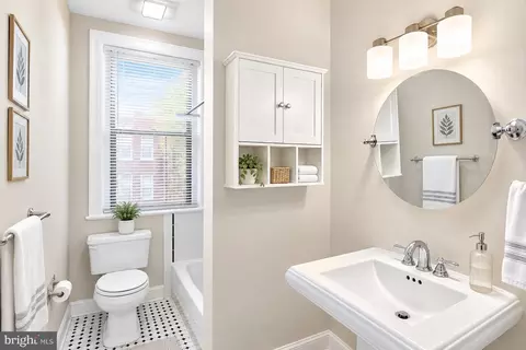 Bath - 7 Logan Cir NW #23, Washington, DC 20005 photo 1 of 2