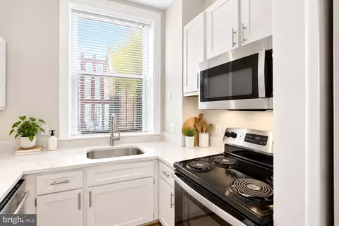 Kitchen - 7 Logan Cir NW #23, Washington, DC 20005 photo 2 of 4