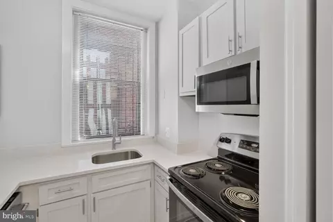Kitchen - 7 Logan Cir NW #23, Washington, DC 20005 photo 3 of 4