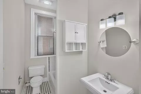 Bath - 7 Logan Cir NW #23, Washington, DC 20005 photo 2 of 2
