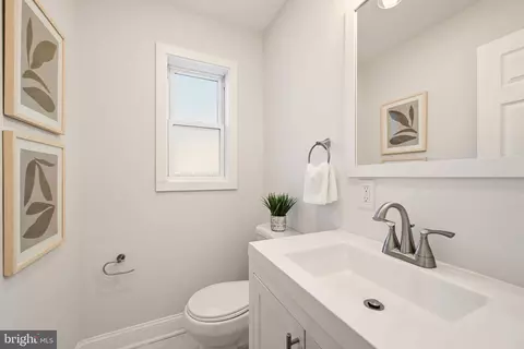 Bath - 686 Oglethorpe St NE, Washington, DC 20011 photo 1 of 5