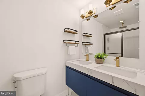 Bath - 686 Oglethorpe St NE, Washington, DC 20011 photo 2 of 5