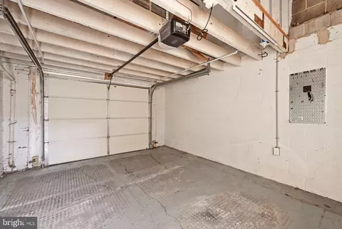 Exterior - 686 Oglethorpe St NE, Washington, DC 20011 photo 7 of 8