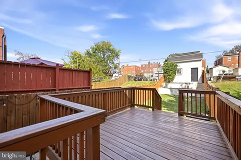 Exterior - 686 Oglethorpe St NE, Washington, DC 20011 photo 5 of 8