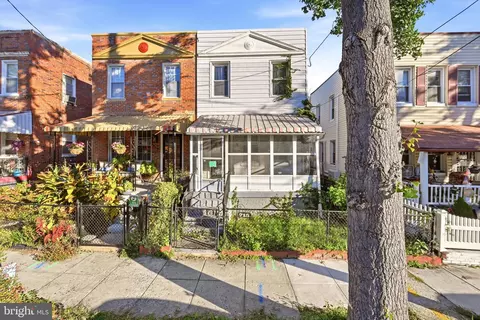 715 Roxboro Pl NW, Washington, DC 20011