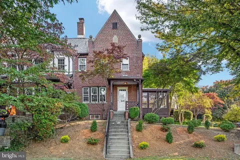 Exterior - 1533 Foxhall Rd NW, Washington, DC 20007 photo 3 of 14