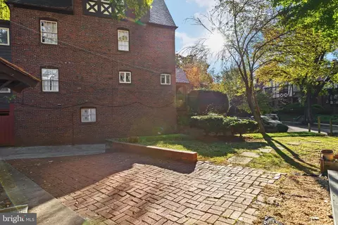 Exterior - 1533 Foxhall Rd NW, Washington, DC 20007 photo 6 of 14