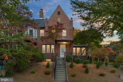 Exterior - 1533 Foxhall Rd NW, Washington, DC 20007 photo 2 of 14