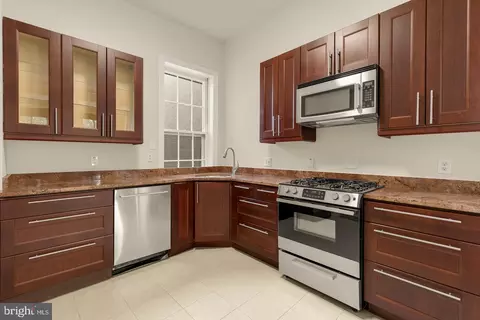Kitchen - 111 C St SE, Washington, DC 20003 photo 2 of 8