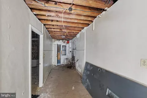 Entry Way - 835 19th St NE, Washington, DC 20002 photo 4 of 9